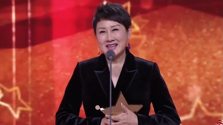 张凯丽获奖，年度榜样剧星，真是家喻户晓的国民妈妈丨国剧盛典