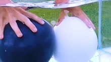 水下气球爆炸