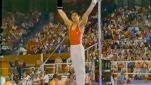体操王子李宁，84奥运精彩绝伦的单杠夺金成套，单臂大回环