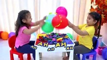 苏里和安妮：苏里和安妮假装与有趣的气球一起玩