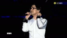 汪峰凭《在雨中》成功登顶中国摇滚界，歌声震撼，唱出心中的呐喊