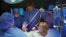 电影：女孩没有疼痛感，医生从她的肚子里取出一条10米长的寄生虫