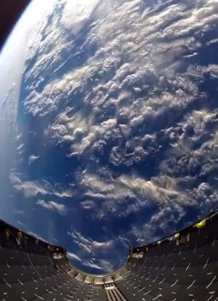 宇航员太空第一视角看地球