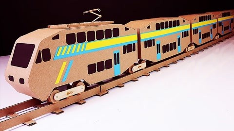 废旧纸盒做小火车图片