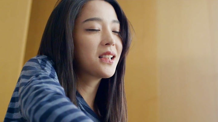 韩国惊悚片：美女被快递盒夹断手掌，接上之后，发生了怪异的事！