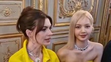 Anne Hathaway，Lisa出席Bvlaari巴黎全新珠宝发布会
