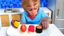 小猴子趣味乐园：桌子上4个香甜寿司，这是小猴子亲手做的吗？