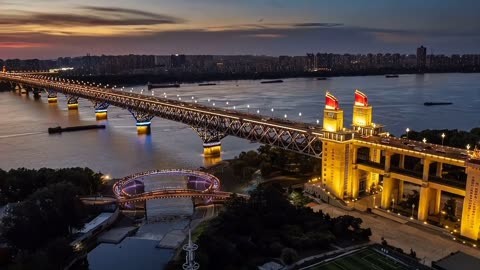 著名景点南京长江大桥建成55年,为何有人提出加宽?理由充分吗?