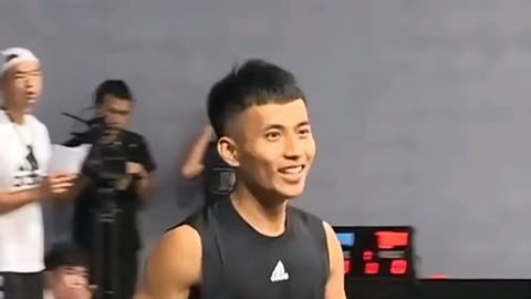 中国街球第一人周锐单挑黄宇军,你认为谁能赢?